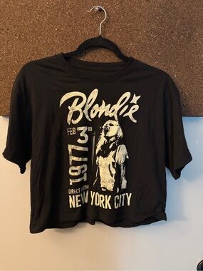 Blondie Graphic Crop Tee in Black and White